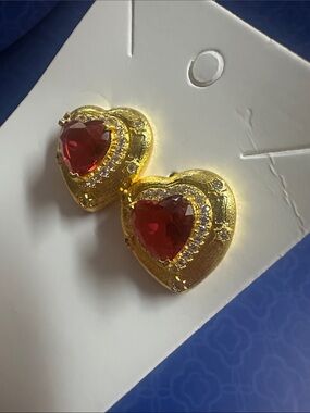❤️⭐️✨ Gold Heart Stud Earrings with Red Heart Gemstones